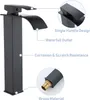 A black waterfall faucet with callouts highlighting its features. Produktbild-Vorschau