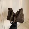 Damen Schultertasche Leopard Print – Große Shopper Tasche Produktbild-Vorschau 9