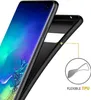 A close-up of a smartphone with a black case, highlighting its flexibility. Voir les images du produit
