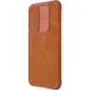 A side view of a brown leather phone case with an orange camera cover. Produktbild-Vorschau