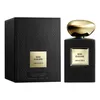 A product shot of a perfume bottle and its box. Voir les images du produit