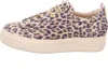 A side view of a leopard print sneaker. Voir les images du produit