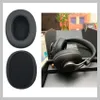 A collage showing two ear pads on the left and a pair of headphones on a stand on the right. Produktbild-Vorschau