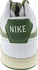 The back view of a white Nike sneaker with green accents. Produktbild-Vorschau