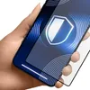 A hand holding a smartphone with a screen protector applied. Anteprima dell’immagine prodotto