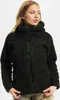 A woman wearing a black fleece jacket. Produktbild-Vorschau