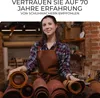 A woman in a workshop, surrounded by rolls of leather, with text overlay. Produktbild-Vorschau