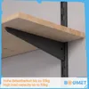A close-up view of a wooden shelf supported by a dark gray metal bracket, mounted on a light gray wall. Anteprima dell’immagine prodotto
