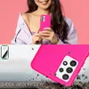 A woman holds a pink phone case in front of a pink background, with a close-up of the phone case and text about shock absorption below. Anteprima dell’immagine prodotto