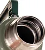 Close-up of the opening of a green thermos bottle. Náhled obrázku produktu