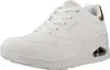 A white Skechers Uno sneaker with rose gold accents is shown from a side angle against a white background. Voir les images du produit