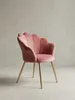 Frontansicht des Esszimmerstuhls Tulpe in Rosa Samt, der die symmetrische, blütenförmige Schale und die eleganten, goldfarbenen Metallbeine präsentiert._#sku_BARWL6.284# Produktbild-Vorschau