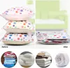 A collage showing vacuum-sealed bags of pillows before and after compression, along with stacks of folded laundry, bedding, and a rolled-up duvet. Náhled obrázku produktu