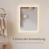 A mirror with LED lighting is shown in a room with a coat rack and clothes. Text overlays describe mounting options. Anteprima dell’immagine prodotto