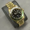 A gold Invicta Pro Diver watch is displayed on a gray stand. Náhled obrázku produktu