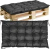 A black tufted cushion placed on a wooden pallet. Anteprima dell’immagine prodotto