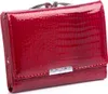A red patent leather wallet with a textured finish and a silver clasp. Produktbild-Vorschau