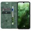 A green flip case for a smartphone, open to reveal card slots and a phone screen displaying the time and date. Produktbild-Vorschau
