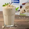 Vanille-Milkshake serviert mit Kandylas Halva Stückchen Produktbild-Vorschau