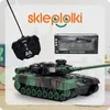 A toy RC tank and its remote control are displayed, with packaging in the background. Anteprima dell’immagine prodotto