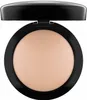 A top-down view of an open compact of MAC Mineralize Skinfinish Natural pressed powder. Podgląd zdjęcia produktu