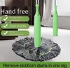 A mop with green handles and a gray mop head is shown on a light gray floor. Text overlays describe its features. Voir les images du produit