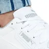 Close-up view of a white Puma sneaker. Anteprima dell’immagine prodotto
