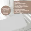 A close-up of a white microfiber mop head on a marble-like floor, with text overlays describing its features. Produktbild-Vorschau