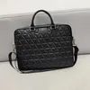 Guess Prošívaná Taška Na Notebook 16 - Černá Náhled obrázku produktu 9