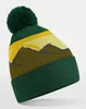 A knitted beanie with a pom-pom on top, featuring a mountain landscape design. Anteprima dell’immagine prodotto