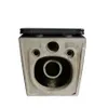 The back view of a toilet bowl with the seat attached. Anteprima dell’immagine prodotto