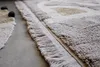 Close-up of the edge of a rug with fringe. Voir les images du produit