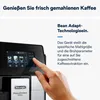 A hand is shown touching the screen of a De'Longhi coffee machine, highlighting its features. Produktbild-Vorschau