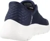 A close-up rear view of a navy blue sneaker with a white sole. Anteprima dell’immagine prodotto