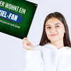 Hier wohnt ein Kiel-Fan Metallschild XXL mit Rasen Motiv Produktbild-Vorschau 3