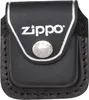 A close-up view of a black leather Zippo lighter case with silver trim and a silver snap closure. Podgląd zdjęcia produktu