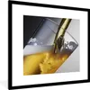 MuchoWow® Gerahmtes Poster Bier vom Fass auf dunklem Produktbild-Vorschau 1