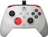 A close-up, front-facing studio shot of a white and gray Xbox controller with red accents. Produktbild-Vorschau
