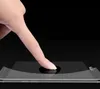 A finger is pressing down on a screen protector on a smartphone. Anteprima dell’immagine prodotto