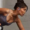 A woman is working out with headphones on. Produktbild-Vorschau