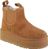 A single UGG Neumel Chelsea Platform Boot is shown from a side angle against a white background. Voir les images du produit