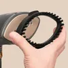 A hand holding a brush attachment for a handheld steamer. Náhľad obrázku produktu