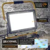A yellow and black LED work light is shown in a rainy outdoor environment, with text overlays detailing its features and specifications. Anteprima dell’immagine prodotto