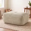 Puf tapizado en color beige, modular, ideal para salones. Vista previa de la imagen del producto 1