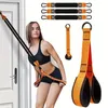 A woman is using a resistance band attached to a door for exercise. Several other resistance bands and accessories are displayed. Anteprima dell’immagine prodotto