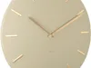 A close-up view of a wall clock. Voir les images du produit