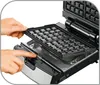 Hands are shown interacting with a waffle maker, demonstrating how to remove or insert a plate. Voir les images du produit