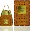 A perfume bottle and its packaging are displayed against a white background. Anteprima dell’immagine prodotto