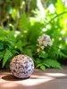 Stilvolle Keramikkugel in klassischem Blau-Weiß für Garten Produktbild-Vorschau 4
