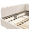 Close-up view of a cream-colored bed frame with a scalloped headboard and wooden slats. Náhled obrázku produktu